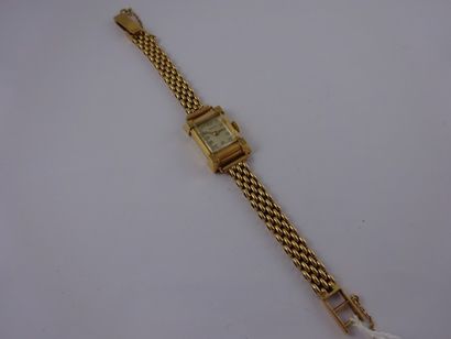 ZENITH Montre bracelet de dame en or jaune (750). 

Boitier rectangulaire en or jaune...
