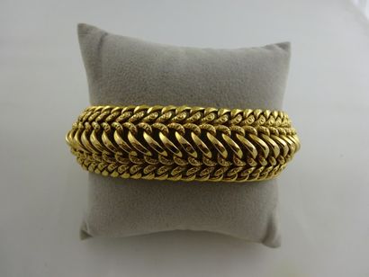 null Large bracelet gourmette maille huit bordée en or jaune (750). Fermoir à cliquet,...