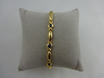 null Bracelet articulé en or jaune (750) formé de maillons olives intercalés de petits...