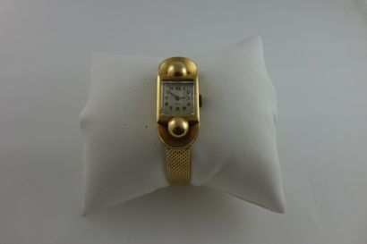 null Montre bracelet de dame en or jaune (750). 

Boitier épaulé de motifs en demi...
