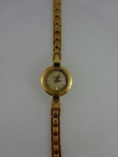 JAEGER LECOULTRE Montre bracelet de dame en or jaune (750).

Boitier rond, cadran...