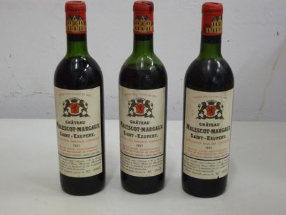 null Château MALESCOT-MARGAUX SAINT-EXUPERY

3 bouteilles, 1961. 

Niveau légèrement...