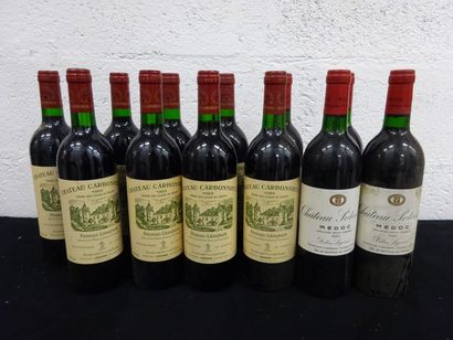 null Lot comprenant:

- Château CARBONNIEUX, 8 bouteilles, 1989. 

- Château CARBONNIEUX,...
