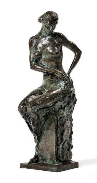 Mauro CORDA (1960) 
Femme nue assise sur une demie colonne.
Epreuve en bronze à patine...