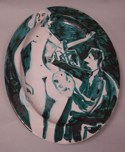Robert PICAULT (1919-2000) 

Plat ovale en céramique émaillée à décor en camaieu...