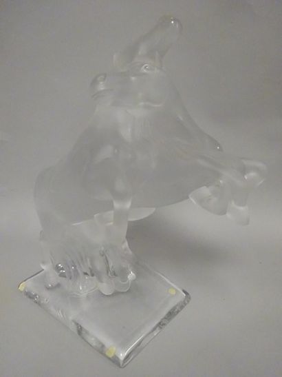 LALIQUE FRANCE 

"Deux chevaux sauvages"

Sculpture en cristal dépoli reposant sur...