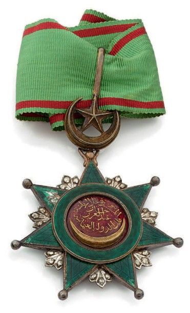 TURQUIE 
Ordre de l'Osmanié, fondé en 1861, lot comprenant: une étoile de 3e classe...