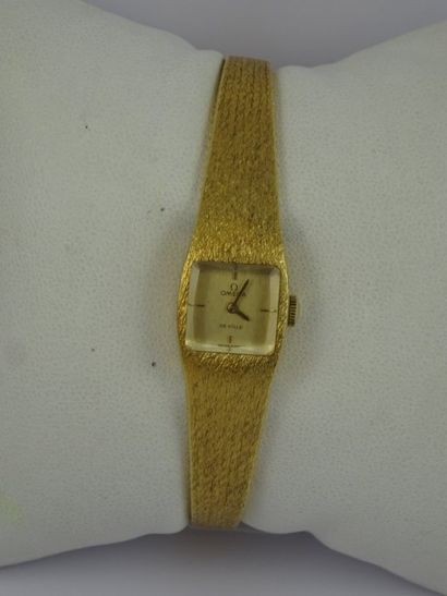 OMEGA DeVille Montre bracelet de dame en or jaune (750). 

Boîtier carré en or jaune....