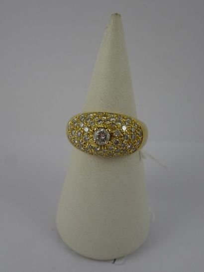 null Bague jonc bombée en or jaune (750) pavée de diamants de taille brillant moderne...