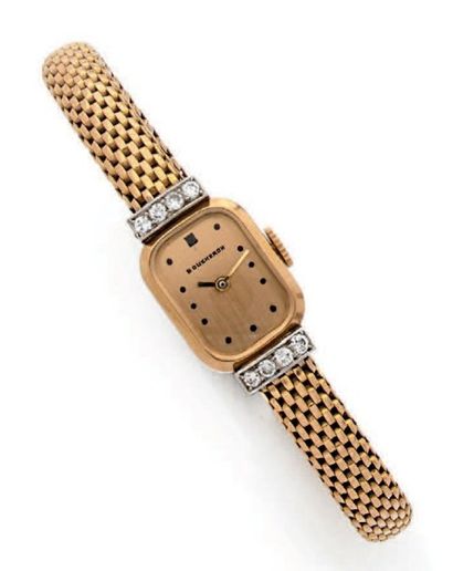 BOUCHERON 
Montre bracelet de dame en or jaune (750).
Boîtier rectangulaire à angles...
