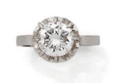 null Bague en or gris (750) et platine (850) sertie au centre d'un diamant rond de...