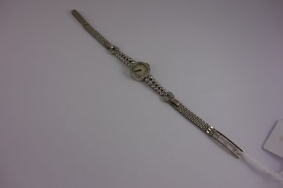 null Montre bracelet de dame en or gris (750) et platine (950). 

Boîtier circulaire...