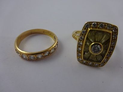 null Demi alliance américaine en or jaune (750) ornée de diamants de taille ancienne...