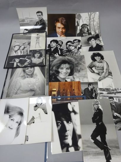 null Lot de photographies de différentes personnalités françaises, dont : Barbara,...