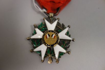 Ordre de la Légion d'honneur 

Deux Croix de Chevalier en argent (min 800), or (750)...