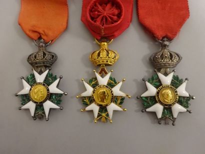 Ordre de la Légion d’ Honneur 

Trois Croix :

- une d'Officier en or (750) et émail.

Ruban...