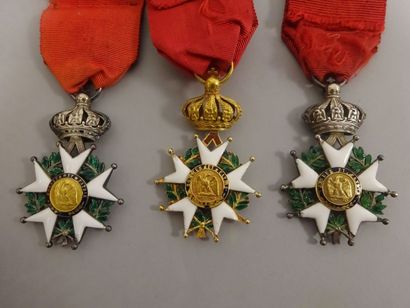 Ordre de la Légion d’ Honneur 

Trois Croix :

- une d'Officier en or (750) et émail.

Ruban...