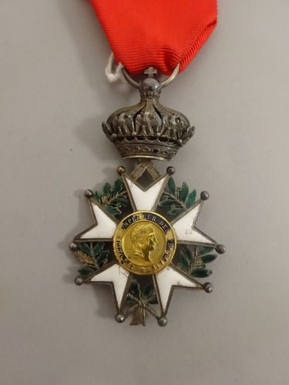 Ordre de la Légion d'honneur 

Croix de Chevalier, en argent (800), or (750) et émail,...