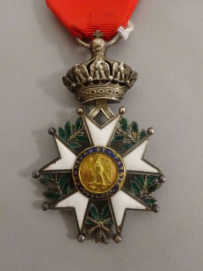 Ordre de la Légion d'honneur 

Croix de Chevalier, en argent (800), or (750) et émail,...