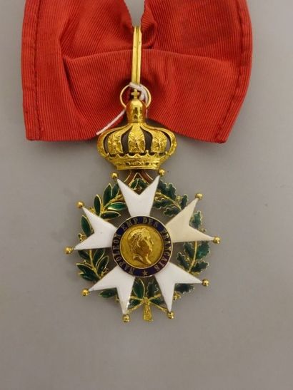 Ordre de la Légion d'honneur 

Croix de Commandeur en or (750) et émail.

Morceau...