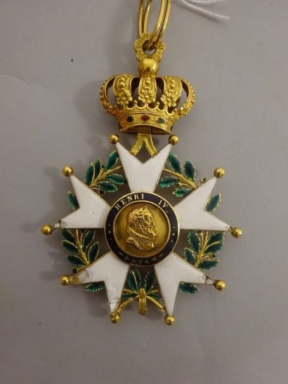 Ordre de la Légion d’honneur 

Croix de Commandeur en or (750) et émail.

Poinçon...