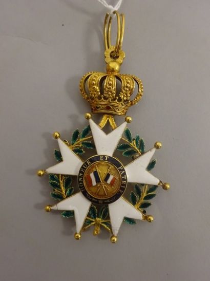 Ordre de la Légion d’honneur 

Croix de Commandeur en or (750) et émail.

Poinçon...