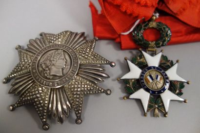 Ordre de la Légion d'honneur 

Ensemble de Grand Croix :

- bijou en bronze monté...