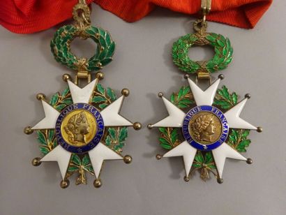 Ordre de la Légion d'honneur 

Deux Croix de Commandeur :

- une en vermeil (800)...
