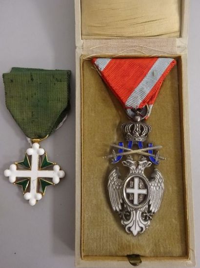 null Deux décorations :

ITALIE.

Ordre de Saint Maurice et Saint Lazare.

Croix...