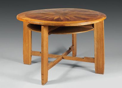 André GROULT (1884-1967) Table ronde en chêne et plateau intercalaire en retrait...