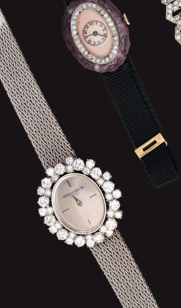 JAEGER LECOULTRE Montre bracelet de dame en or gris, cadran ovale argenté avec index...