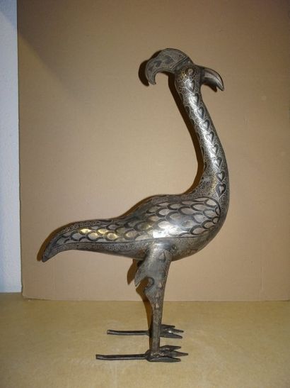 IRAN 

Coq stylisé en métal avec incrustations d'argent.

H. : 57,5 cm.