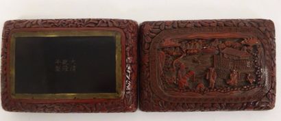 CHINE 


Boîte rectangulaire en laque rouge sur armature métallique à décor de lettrés...