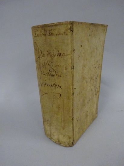 null Trois livres du XVIIème siècle reliés en un fort volume. Les plats en bois recouvert...