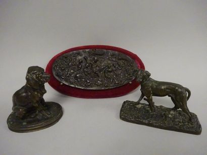 null Trois sujets en bronze patiné : 


- D'après Pierre-Jules MÈNE (1810-1879)


Braque.


Signé...