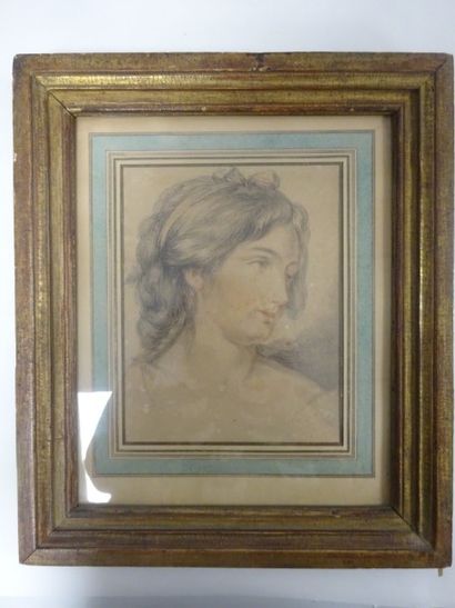 Ecole Française du XVIIIème siècle 


Portrait de femme. 


Dessin à la mine de plomb...