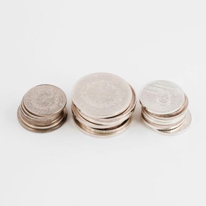 null Lot de pièces en argent : 

- 50 Francs, 1975, 1976, 1976, 1977, 1977. 

- 10...