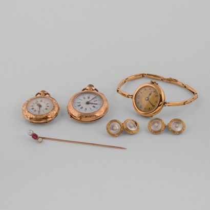 null Lot de bijoux et montres en or jaune (750) comprenant : 

- une paire de boutons...