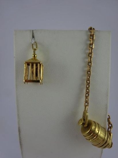 HERMES Paris 

Porte-clefs en or jaune (750) formé d'une chaîne à maille forçat centrée...