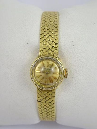 JAEGER LECOULTRE 

Montre bracelet de dame en or jaune (750).

Boîtier rond.

Cadran...