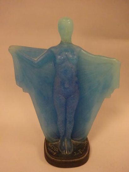 D'après Amalric WALTER (1870-1959) 

Femme au drapé 

Sculpture en pâte de verre....