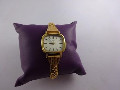 LONGINES 

Montre bracelet de dame en or jaune (750).

Boîtier rectangulaire aux...