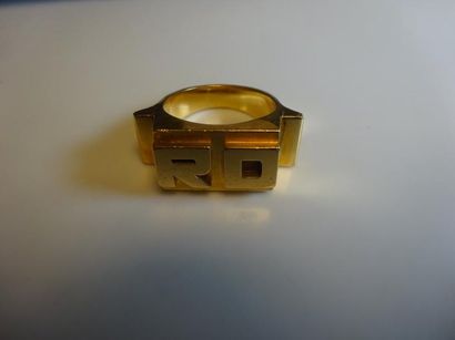 null Bague chevalière en or jaune (750) monogrammée en relief "RD". 

Poids : 25,50...