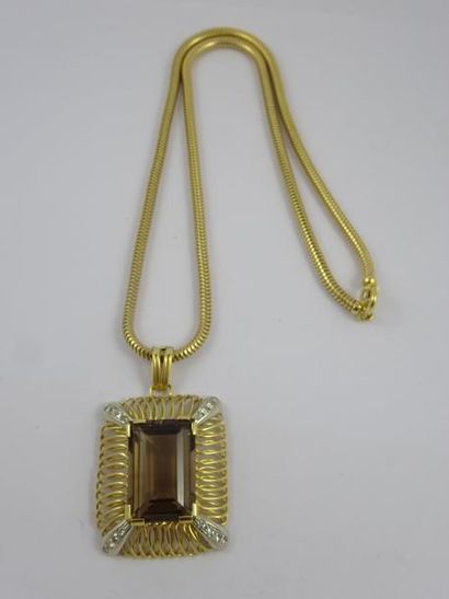 null Collier en or jaune (750) à maille serpentine.

Fermoir anneau ressort.

Poids...