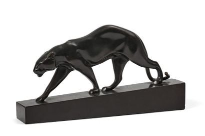 Maurice PROST (1894-1967) 
Panthère marchant.
Epreuve en bronze à patine noire.
Signée...