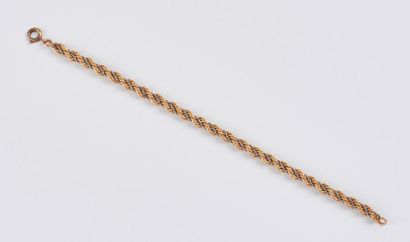 null Bracelet torsadé or jaune (750) orné d'une fine chaînette en or gris (750).

Fermoir...