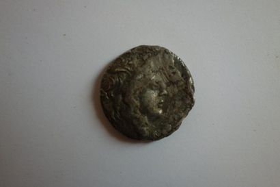 ROYAUME SELEUCIDE 

Antiochus VII Evergète (138-129 Av J.Ch)

Tétradrachme en argent.

Buste...