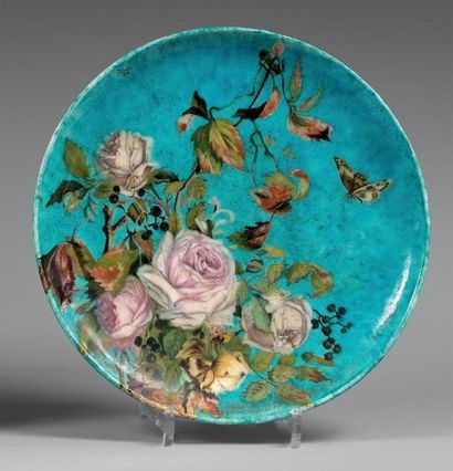 Théodore DECK (1823-1891) 
Roses.
Plat en céramique émaillée polychrome à décor de...