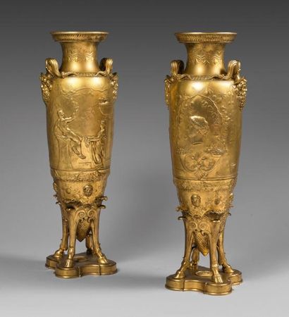 Ferdinand LEVILLAIN (1837- 1905) et F. BARBEDIENNE Paris 
Paire de vases ansés quadripodes...