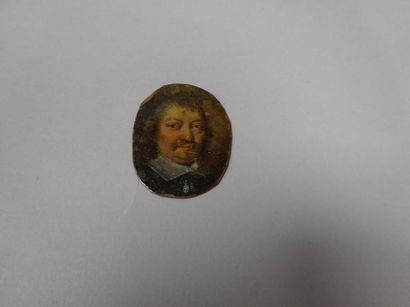 Ecole du XVIIème siècle. 

Portrait d'homme à la moustache.

Miniature sur cuivre.

3,9...